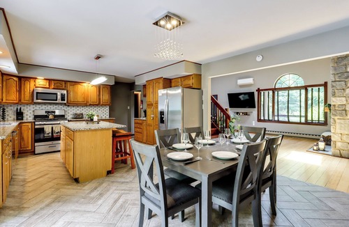 White Haven House | Lake Access & Private Hot Tub at Poconos Home!