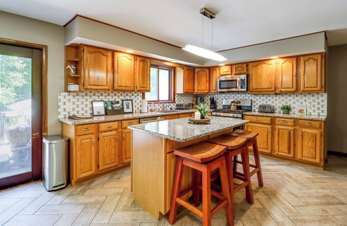 White Haven House | Lake Access & Private Hot Tub at Poconos Home!