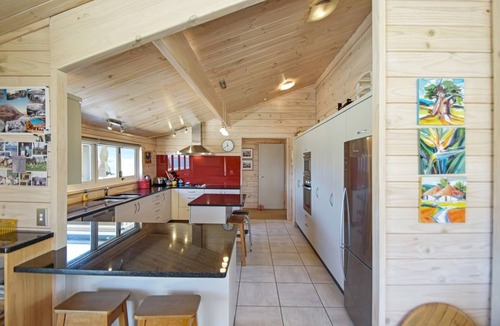 Ohau House | Lake and Mountain Views - excellent skiing, tramping, cycling and water sports