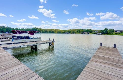 Livingston House | Lake Anna Retreat w/Boat Slip | Sleeps 15