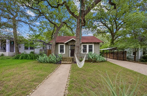 Westfield House | Lake Austin Hideout - Walk to Downtown, Festivals, Ladybird Lake, and Zilker.