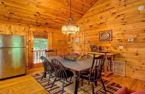 Necowa Cove Cabin | LAKE BLUE RIDGE VIEW & ACCESS, POOL TBL, PROJECTOR, FIRE PIT, HOT TUB, DOGS OKAY