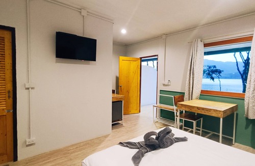 Huai Prik Bed & Breakfast | Lake Camp Resort