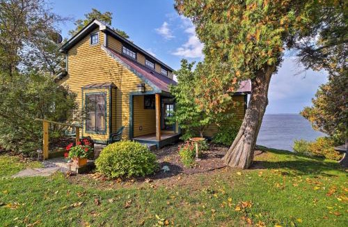 North Hero House | Lake Champlain Cottage w/Private Deck & Fire Pit!