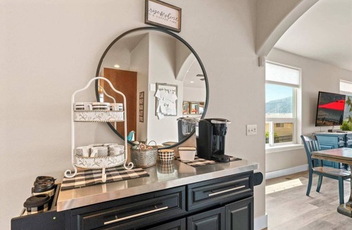 Manson House | Lake Chelan Views! Two Blocks to Manson! 3,100 SF!