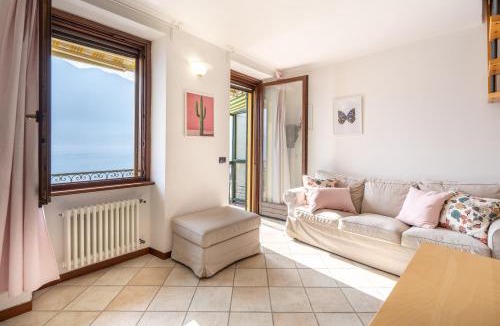 Colonno Apartment | Lake Como Waterfront Balcony SottoRiva 12