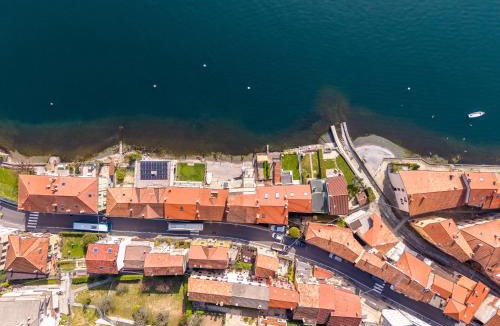 Colonno Apartment | Lake Como Waterfront Balcony SottoRiva 12