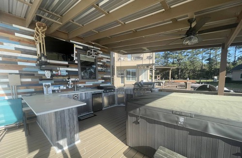 Montgomery Resort | Lake Conroe, Lake House Fun in Paradise.