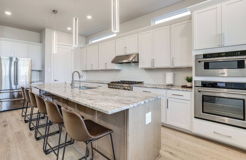 French Quarter House | Lake Conroe Oasis: Chef's Kitchen & Boat Dock