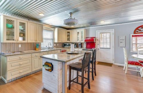 Climax Springs House | Lake Days & BBQ Fun: Climax Springs Retreat!
