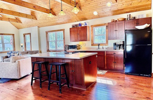 Delavan Lake Cottage | Lake Delavan Hideaway - Carl’s Cottage - Water View Bliss, Dock & Cozy Fireplace