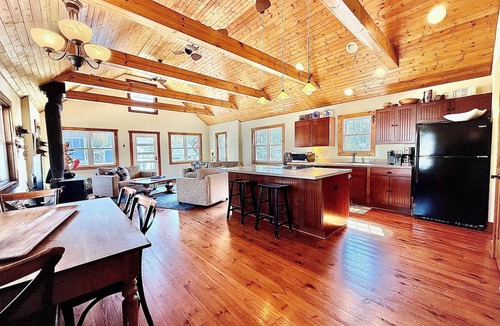 Delavan Lake Cottage | Lake Delavan Hideaway - Carl’s Cottage - Water View Bliss, Dock & Cozy Fireplace