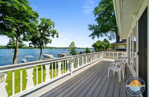 Delavan Lake House | Lake Delavan Lakefront Home Pier Sleeps 6