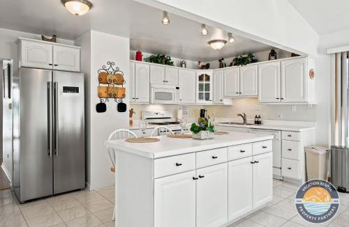 Delavan Lake House | Lake Delavan Lakefront Home Pier Sleeps 6