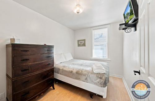 Delavan Lake House | Lake Delavan Lakefront Home Pier Sleeps 6