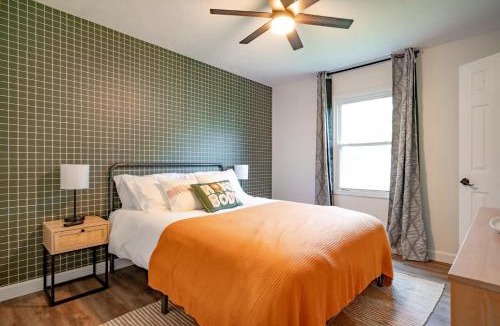 Vermilion House | Lake Erie Breeze 3BR home base, 30 min to Cedar Point Island Ferries