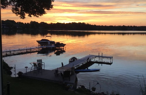 Orillia Apartment | Lake front bachelor Close to all amenities casino Rama Ski hills