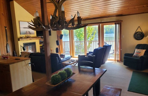 Algonquin Highlands Cottage | Lake front cottage with amazing privacy and 25 min from Haliburton town.