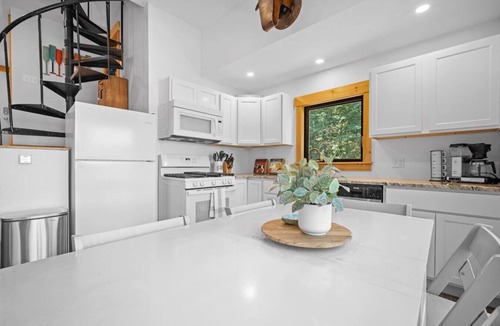 New Durham House | Lake Front Cabin with Private Dock & Amazing Views