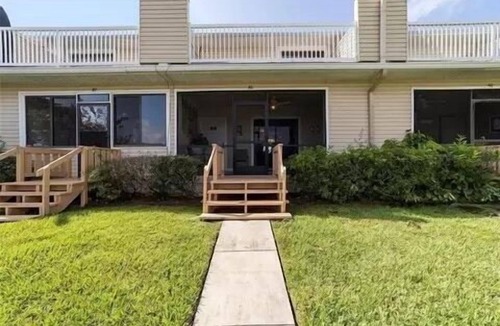 Summerfield Condo | Lake Front Get Away - 10 minutes from The Villages