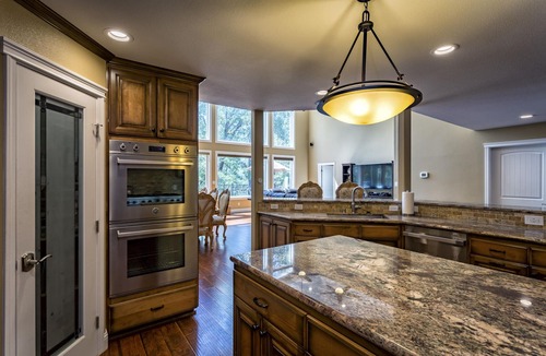 Lakehead House | Lake Front House - Gorgeous View!