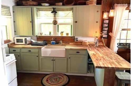 Southwick Cabin | LAKE FRONT ISLAND HIDE-AWAY WITH BOAT DOCK