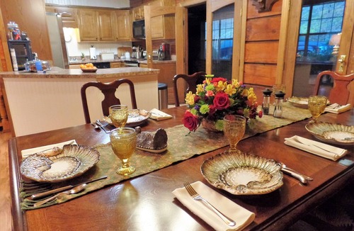 Vonore Cabin | Lake Front Lodge With Beautiful Lake Views And 5 Bedrooms And 5 Bathrooms.
