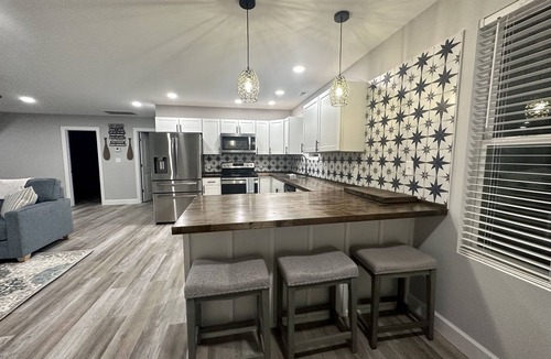 Belmont Cottage | "Lake Front Point" Retreat located in quiet cove of Lake Wylie