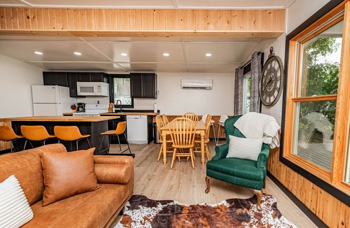Rochert Cabin | Lake Front, Pontoon, Bunk House