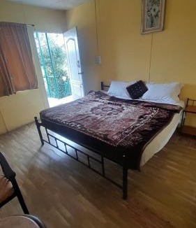 Mulligoor Hotel | Lake Front Resort