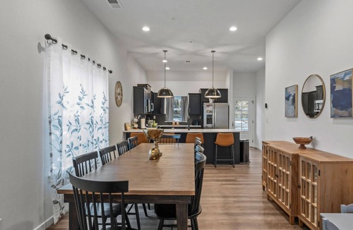 Table Rock House | Lake Front Rooftop Hot Tub Game Room Escape
