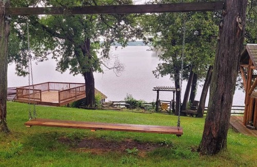 Cherry Valley Cabin | Lake Front Sandbanks Family Camp -10mins to Outlet Beach & Provincial Park