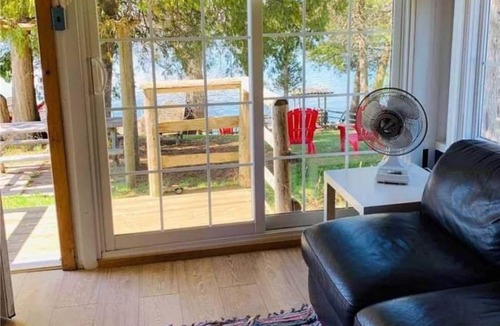 Cherry Valley Cabin | Lake Front Sandbanks Family Camp -10mins to Outlet Beach & Provincial Park