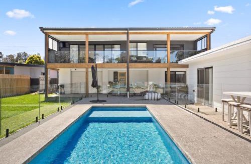 Primbee House | Lake Front Stay