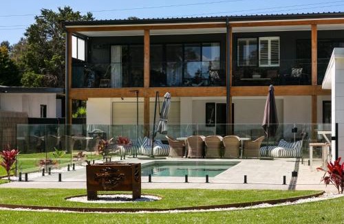 Primbee House | Lake Front Stay