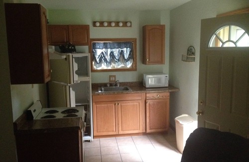 Tomahawk Cottage | Lake Front Studio Cottage- open for booking for dates after may16 2024