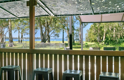 San Remo Apartment | Lake Front Studio Pet Friendly, near The Entrance, Nora Head and Soldiers Beach