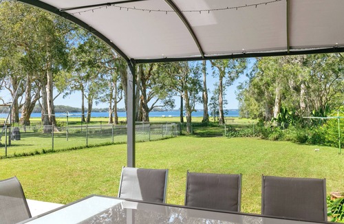 San Remo Apartment | Lake Front Studio Pet Friendly, near The Entrance, Nora Head and Soldiers Beach