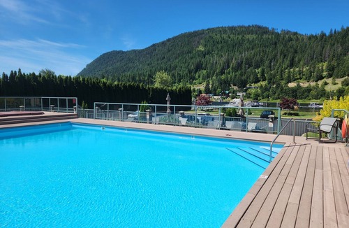 Sicamous Condo | Lake front with boatslip