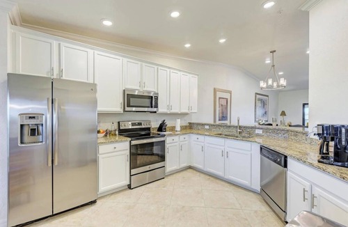 Lakewood Ranch Condo | Lake & Golf Course Views - Gated community in Lakewood Ranch.