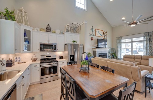 Greenwood Cottage | Lake Greenwood Getaway w/ On-Site Boat Ramp!