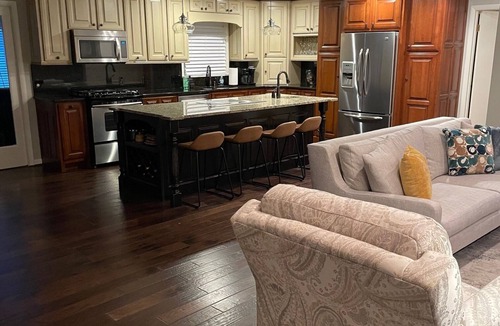 Guntersville House | Lake Guntersville: 4br 4ba house w boat parking, on the lake, garage and patio!
