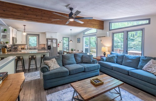 Lake Harmony Cottage | Lake Harmony Estates Family Home w/Beach Access