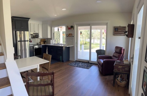 Townville Cottage | Lake Hartwell Charming Waterfront Guest House with Covered Dock