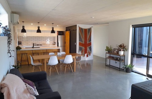 Lake Hawea House | Lake Hawea Spacious Family Home