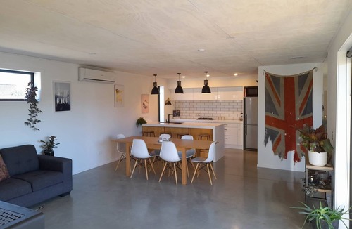 Lake Hawea House | Lake Hawea Spacious Family Home