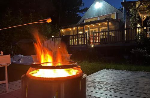 Ferndale House | Lake House, Fire Pit, Games Magnolia Lake House