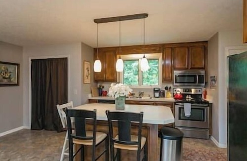 Gallatin House | Lake House Near Nashville