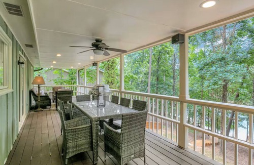Gainesville House | Lake House w/Great Porch View & Easy Dock Access