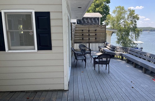 Monticello House | Lake Jackson Waterfront Home w/breathtaking views & dock